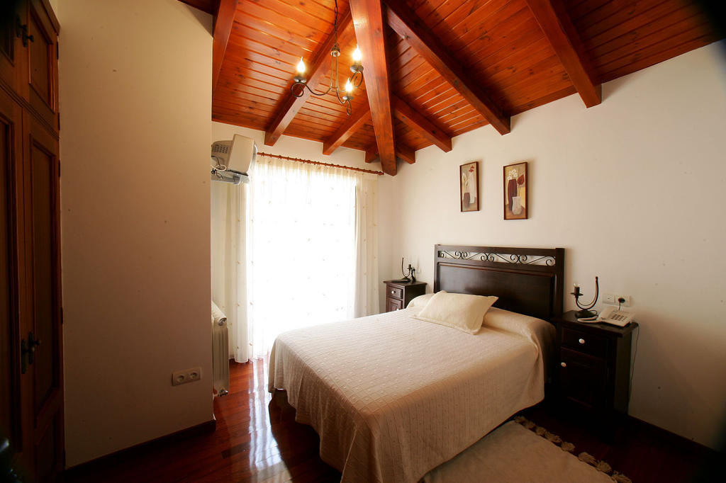 Hostel Casa Da Botica A Estrada Os Casares